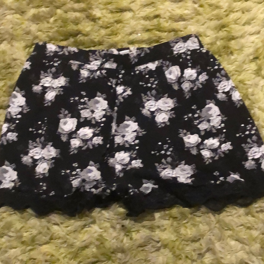 Floral short